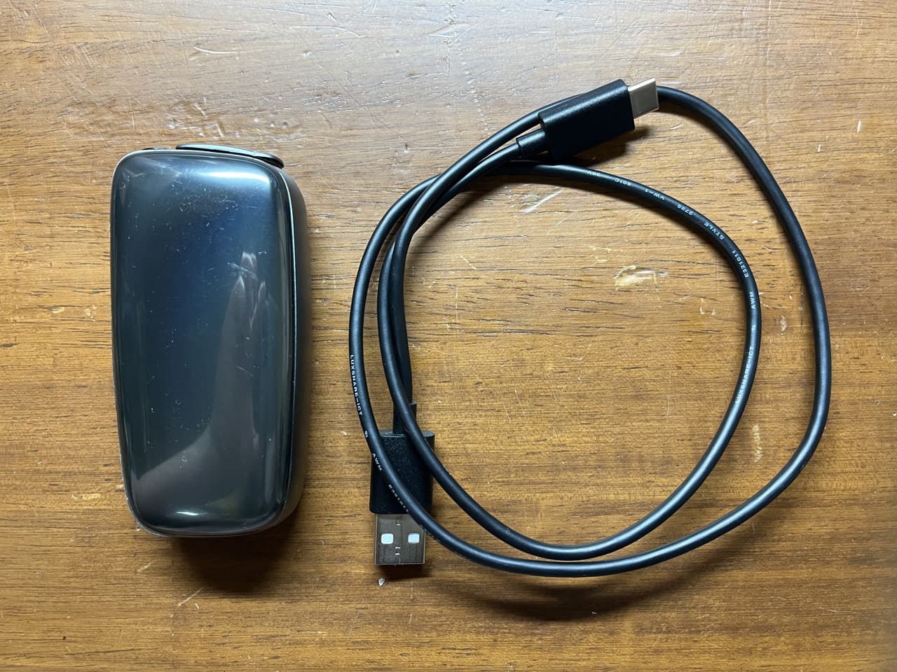 Ploom X和充电器图片