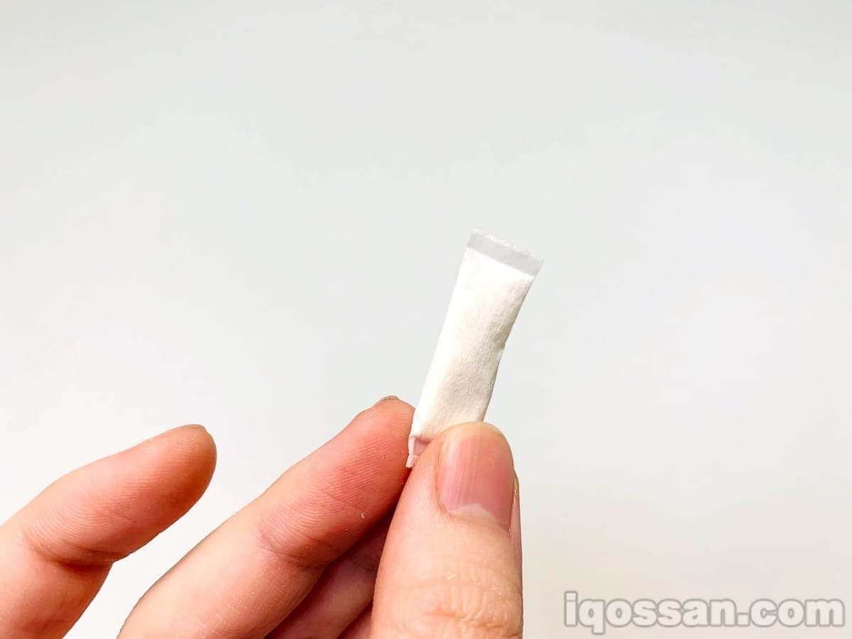 我试着用手指取出它。VELO的一个特点是香烟外壳和内部都是“纯白色”，确实是白色的。