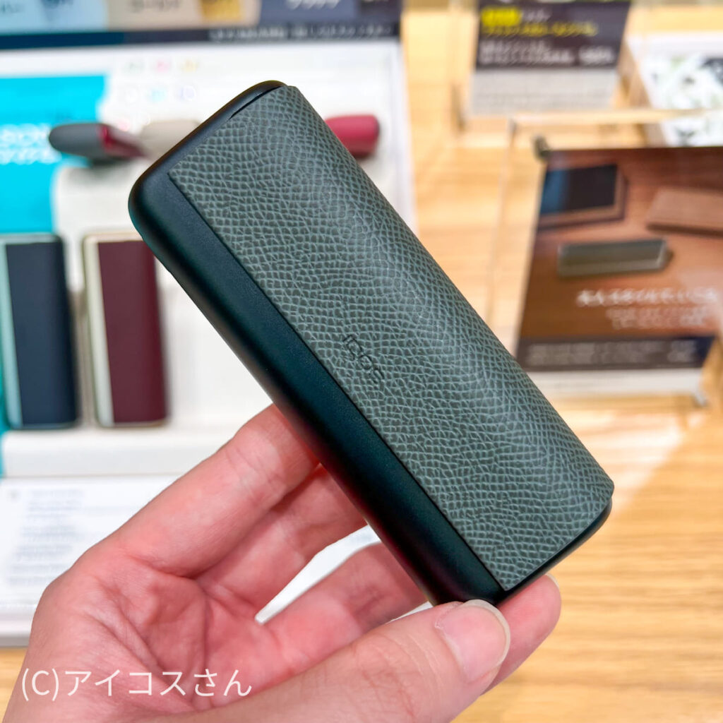 可像IQOS ILUMA PRIME的普通保护套一样使用。皮革的高级感与PRIME的机身十分相配。