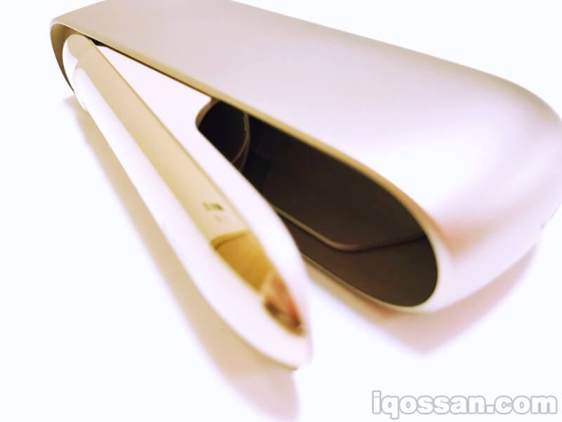 IQOS3打开盖子后的内部