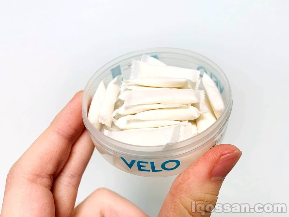 盖子被拆掉的VELO。里面有20个纯白色的“袋子”。