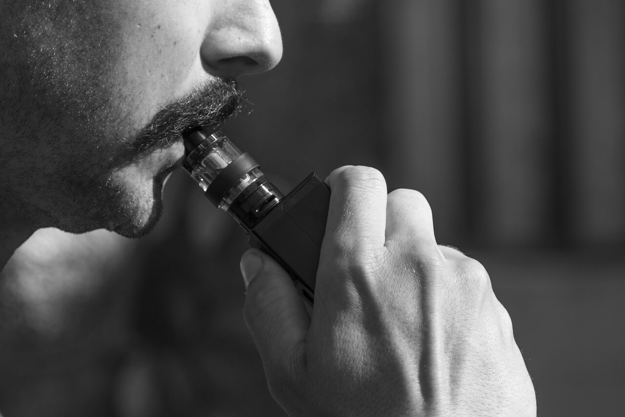 美国禁止销售「电子烟（VAPE）」｜已确认6人死亡