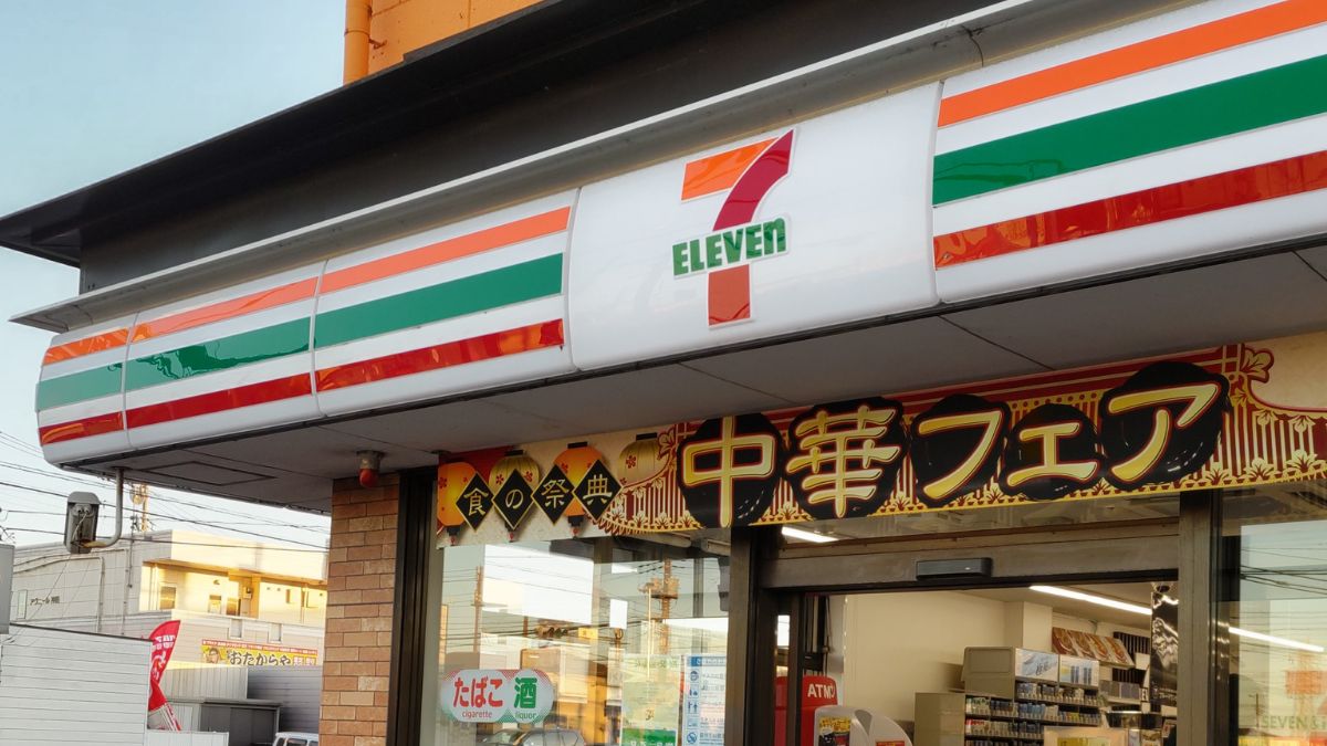销售IQOS ILUMA ONE限定霓虹色的7-Eleven