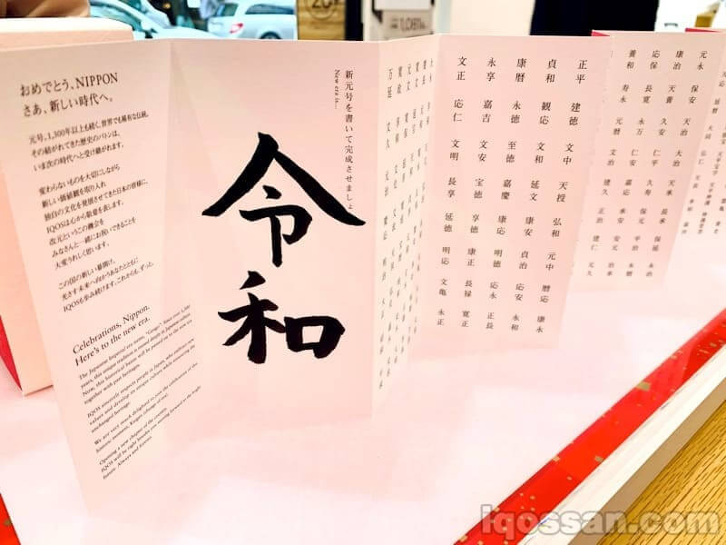 并且可以像屏风一样立起来放置