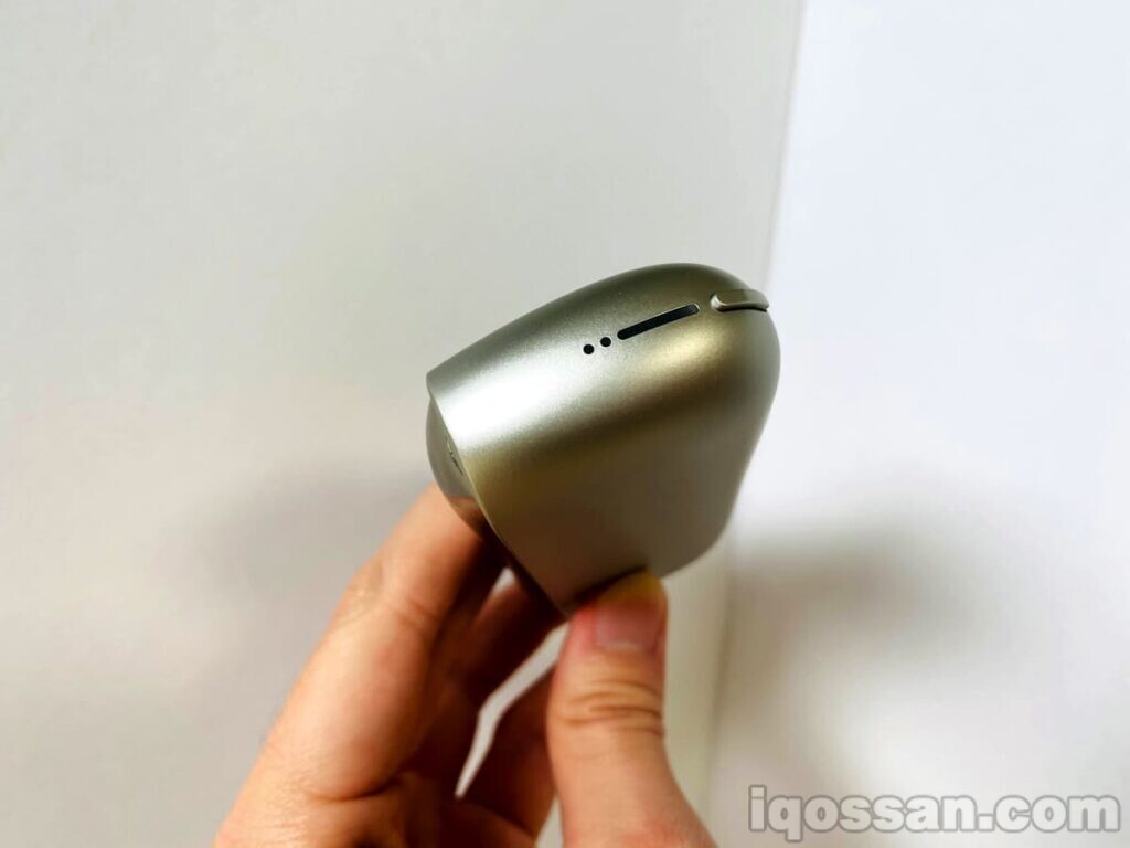IQOS Moon Silver的顶部