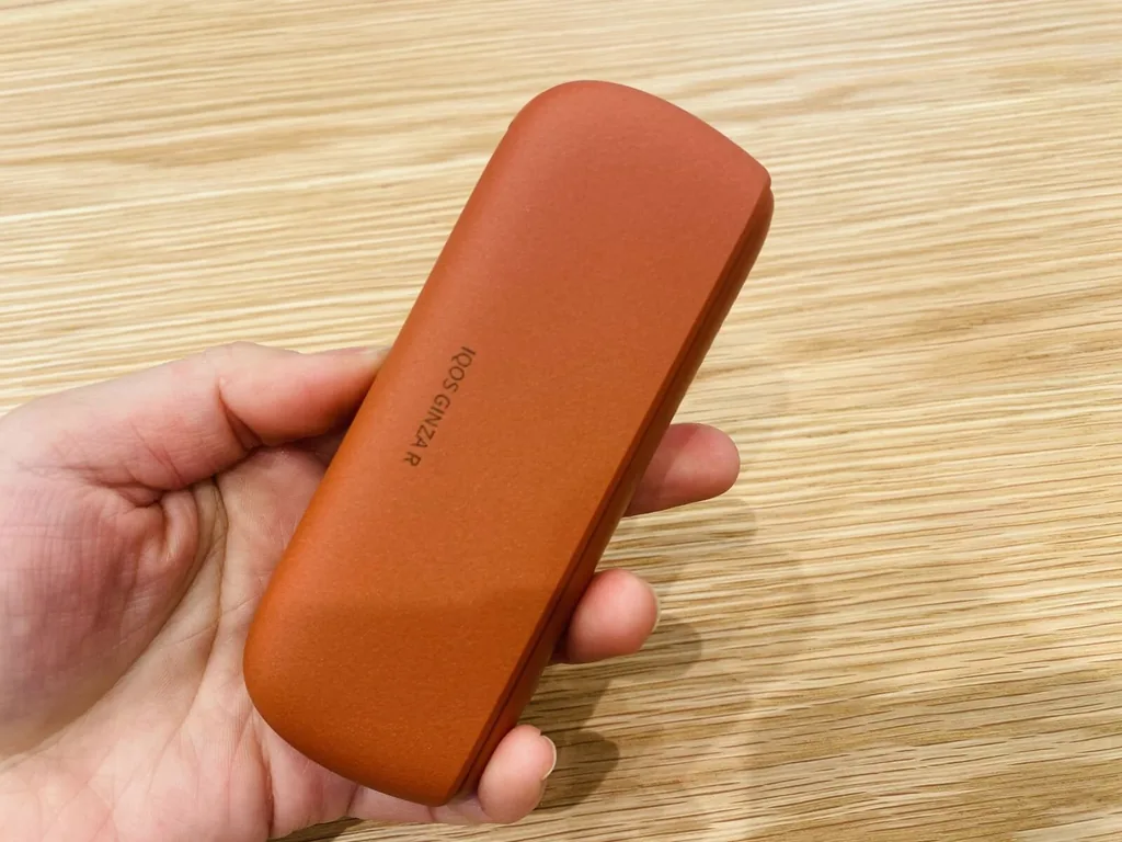 IQOS ILUMA i“鲜艳陶土色”