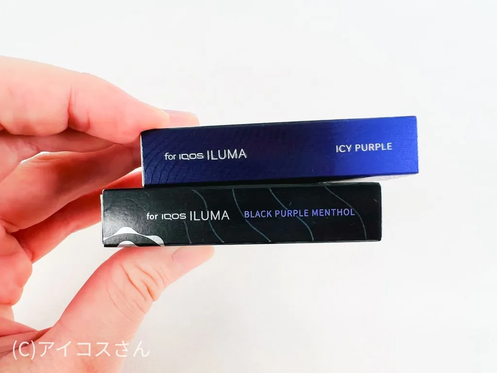 两款机型的包装设计和配色方案非常相似。