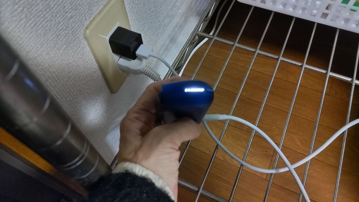 用安卓充电器给IQOS 3充电