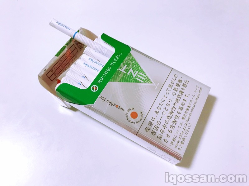 乍看之下,Neostick本身与其他种类没有区别。但吸嘴内置了胶囊。