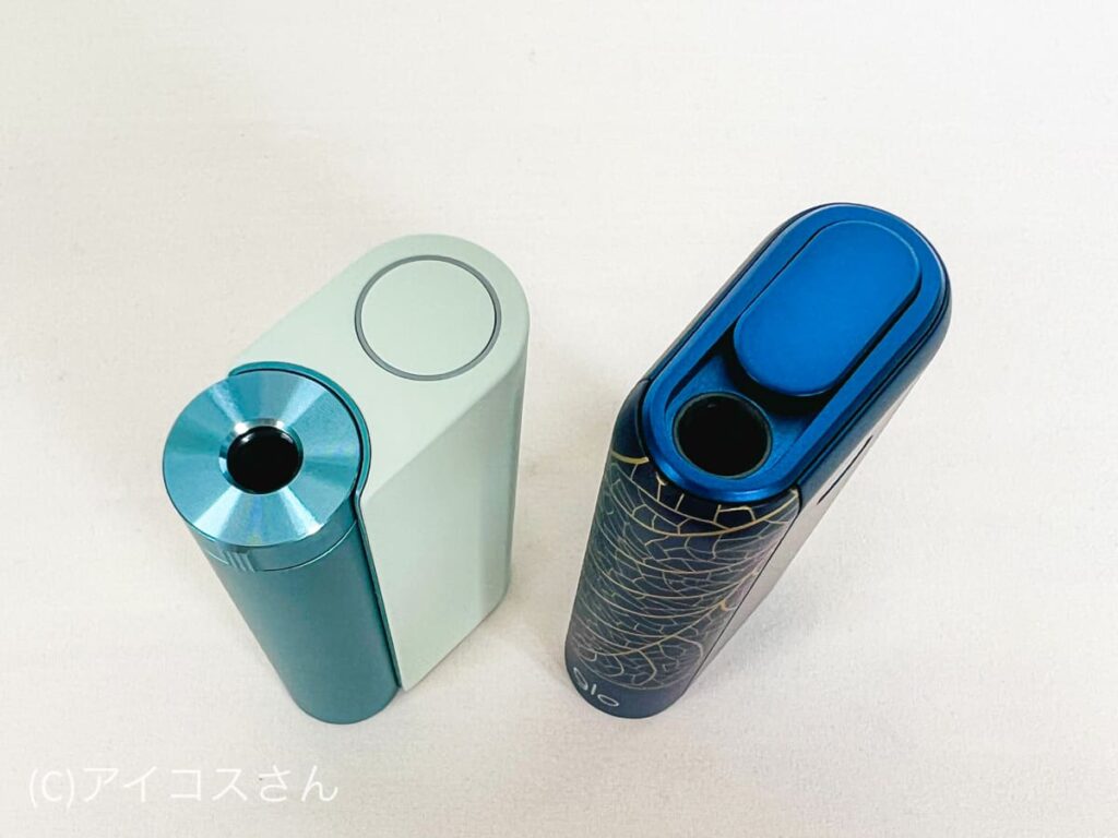 图片左侧的X2为快门门形式,图片右侧的plus为滑盖门形式。