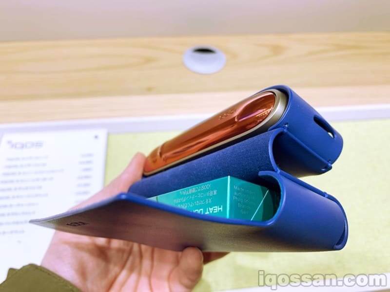 IQOS3采用斜向滑动式设计