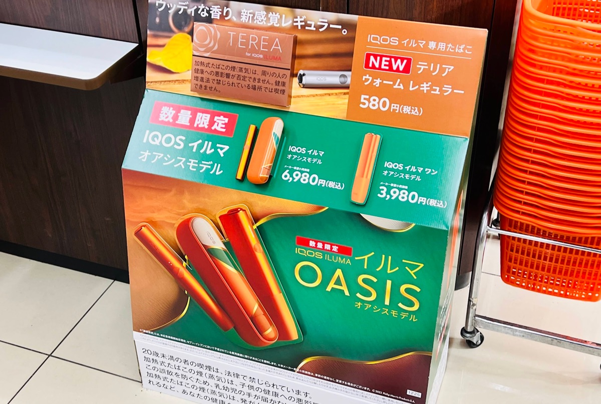 便利店在售的IQOS ILUMA Oasis款。