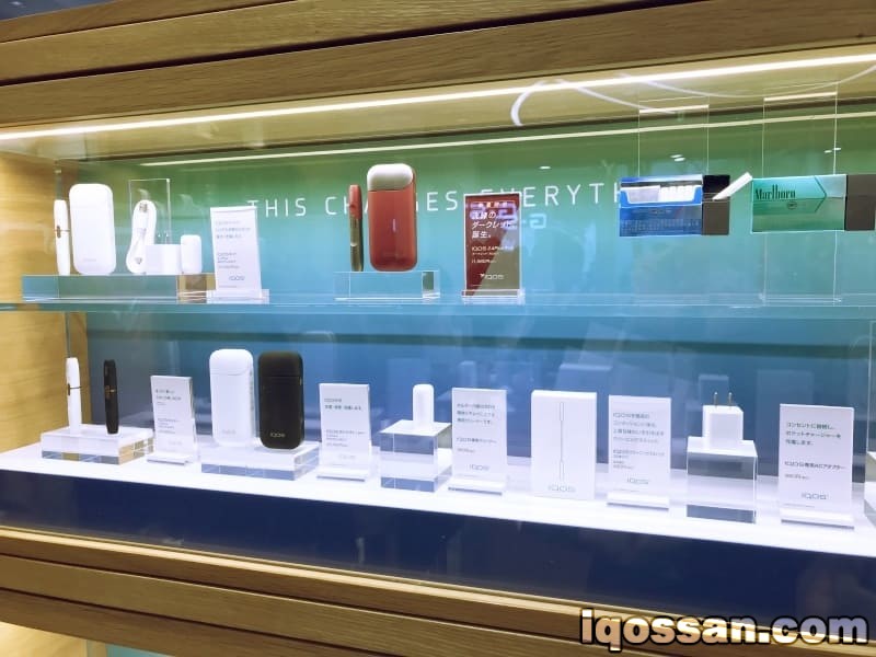 IQOS展示柜中“暗红色”也是主角