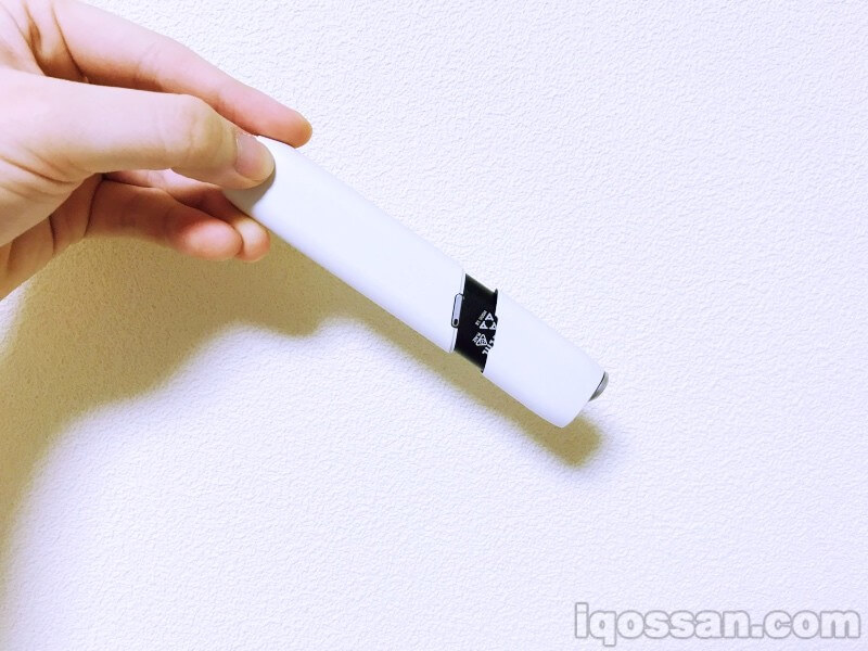 啪地打开盖子并倾斜……盖子会掉……