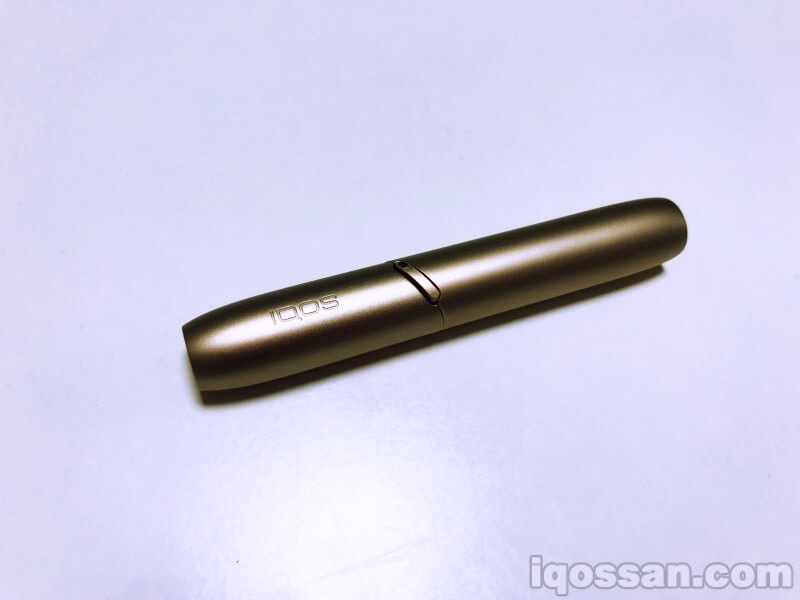 IQOS烟杆的烟嘴盖也采用斜向安装设计。