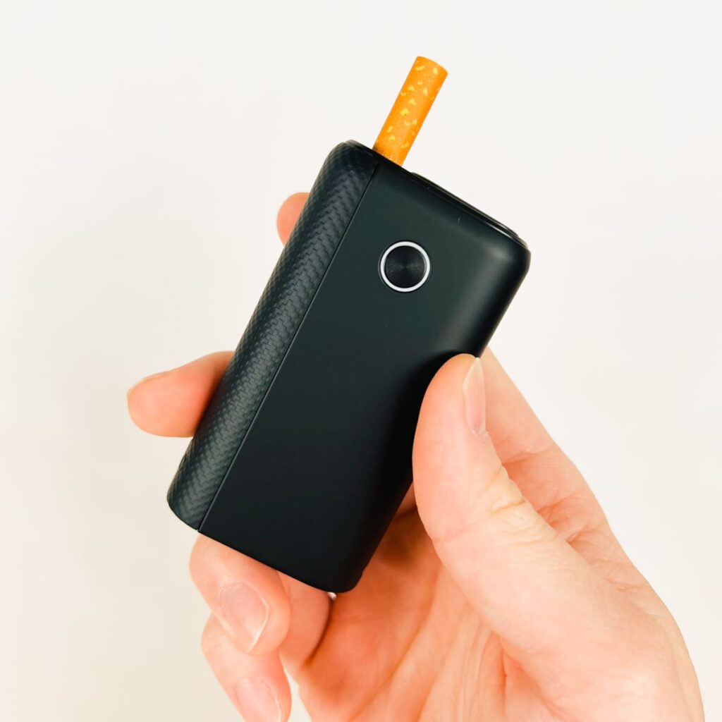 安装“碳纤维黑”侧面板状态的Glow Hyper Plus Unique。使用方法与普通型号完全相同,可放心使用。