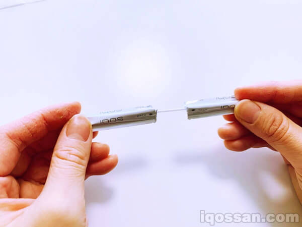 用清洁工具去除污垢后,再用清洁棒擦得干干净净
