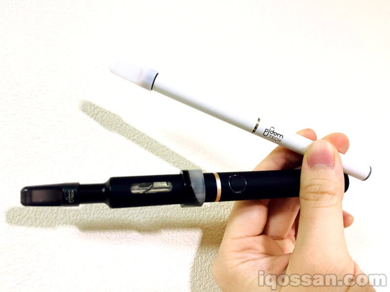 常用的白色Ploom TECH(上)与黑色Ploom TECH Plus(下)