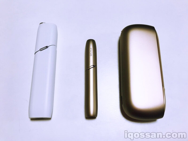 左侧白色的是“IQOS 3 MULTI”,右侧金色的两个是“IQOS 3”