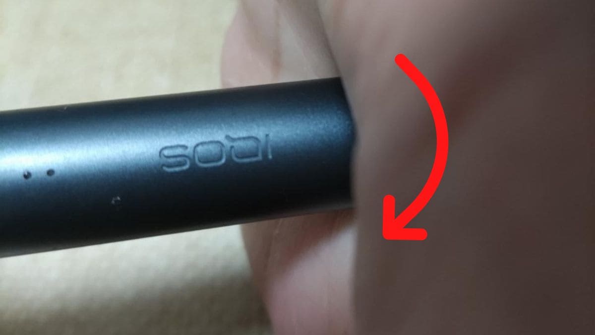 将握持器按在手掌上,并从握持器顶部逆时针旋转手掌。