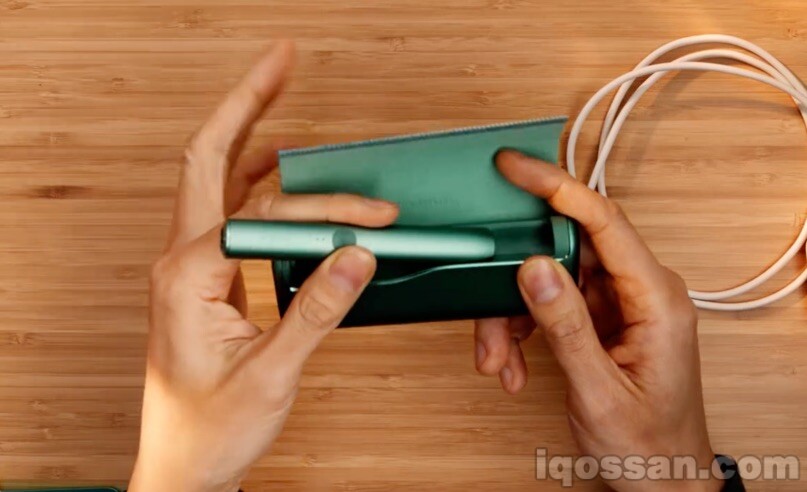 IQOS ILUMA Prime的盖采用布制材料,打开方式也与以往的IQOS不同。
