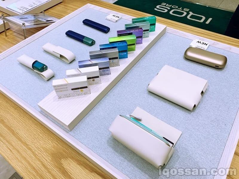 IQOS3的配件也展示了很多