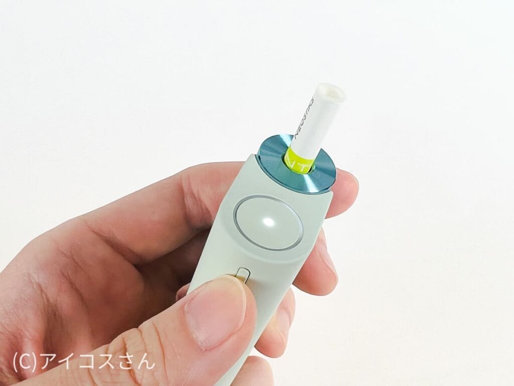 用完复刻版后，我试了初版，果然，手柄的“热度”高了一个档次。初版烫得我不想再拿着它了。