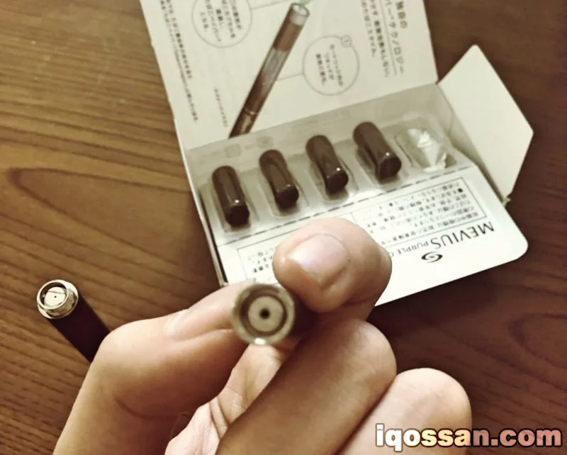 烟弹的另一侧有螺纹槽
