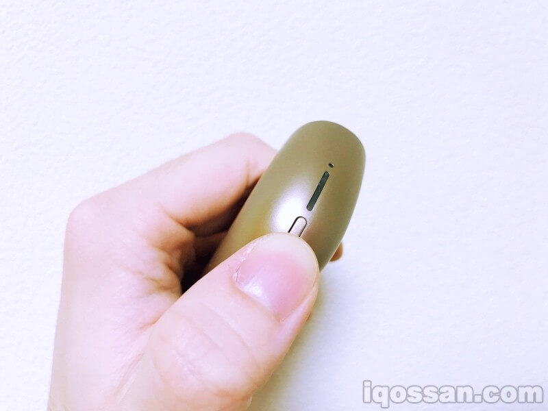 按下此IQOS充电盒的按钮