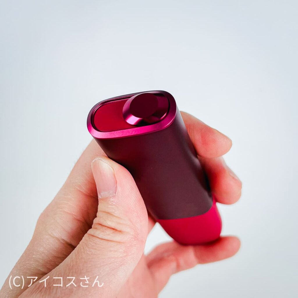 盖子关闭状态的IQOS ILUMA ONE