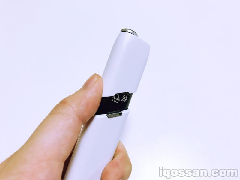 只需用拇指轻轻一推即可取下烟嘴盖